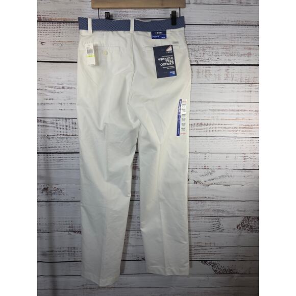 IZOD The Newport Wrinkle Free Oxford men's size  30x32 - Picture 3 of 7